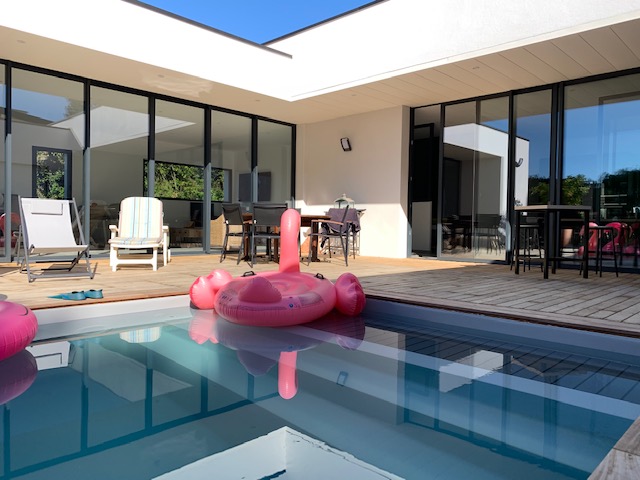 Construction maison en U Sarzeau : une maison contemporaine tournée vers l’extérieur