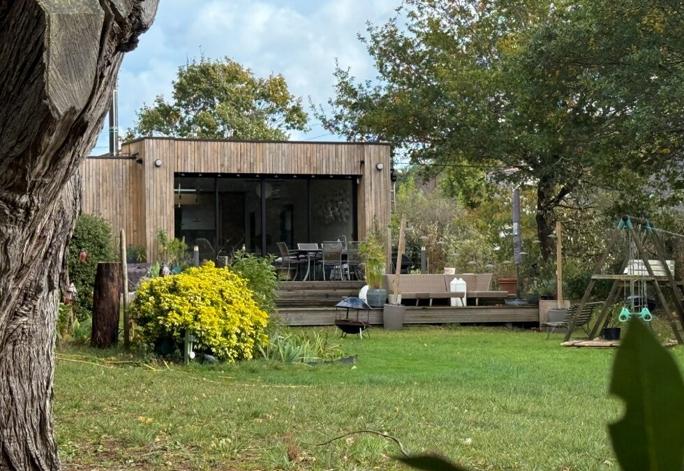 Agrandissement d&rsquo;une maison à Sarzeau : extension bois et réaménagement intérieur